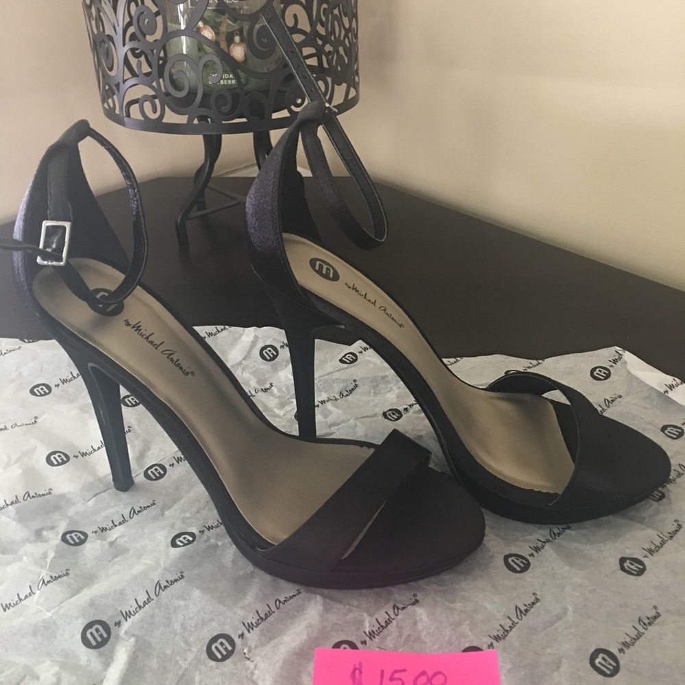 Heels - Picture 4 of 4